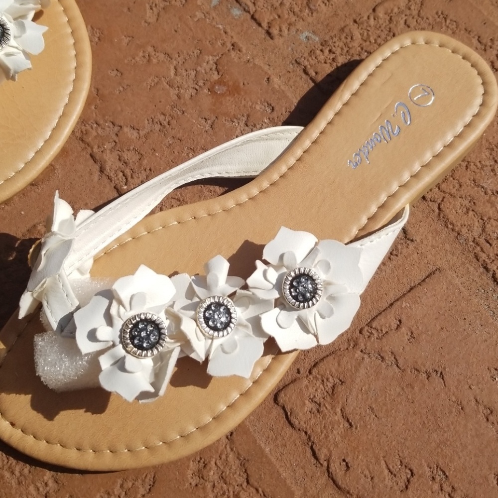 Sandals - Picture 2 of 4